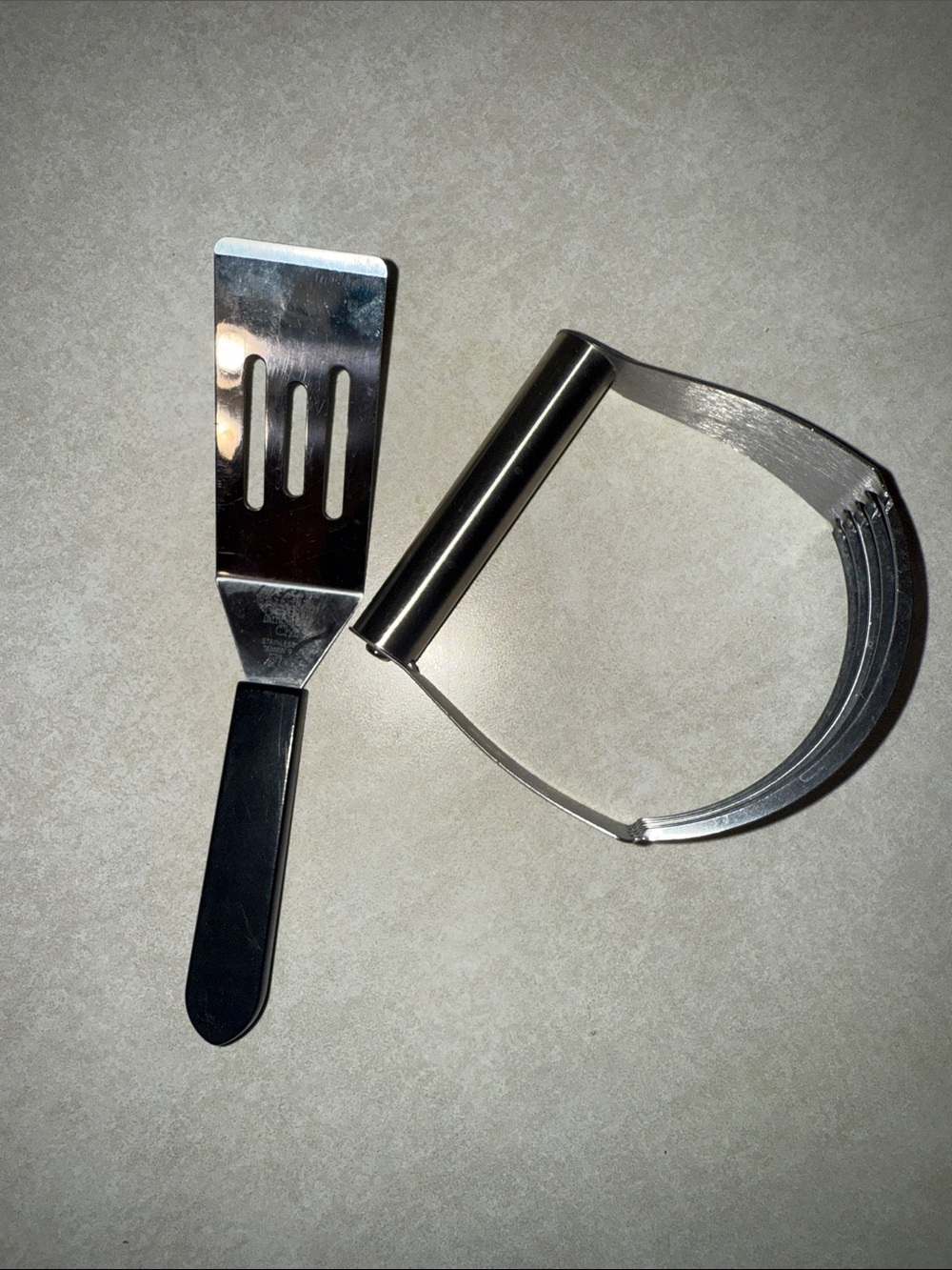 The pampered chef Stainless Steel Black-Handle Spatula & Pastry Blender Set